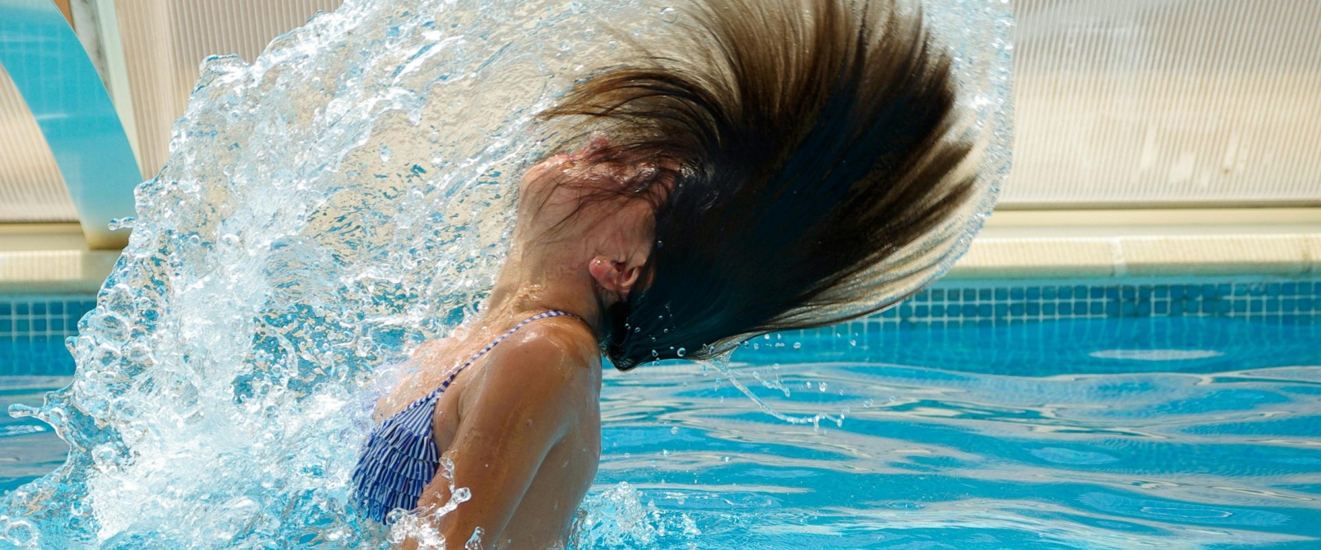 Protecting Your Curls: The Best Way to Keep Your Hair Healthy While Swimming