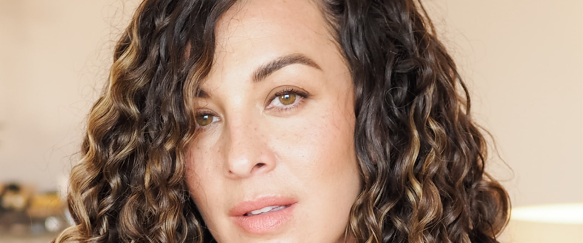 Expert Tips for Preventing Frizz When Styling Curly Hair