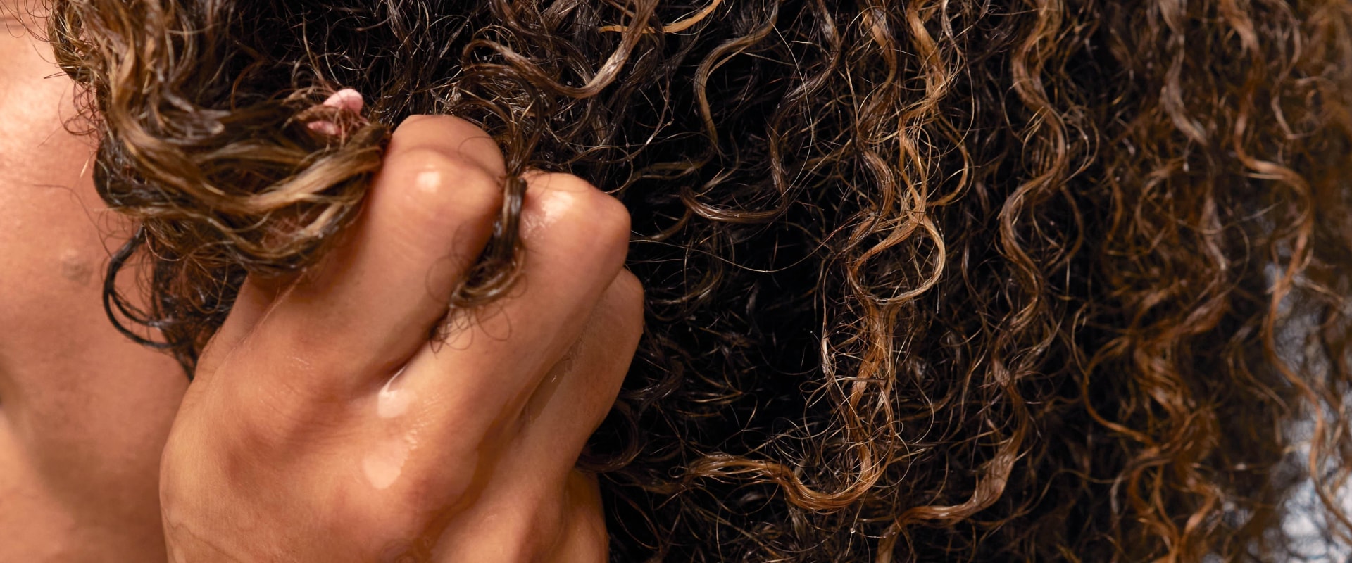 The Ultimate Guide to Refreshing Curls on Non-Wash Days