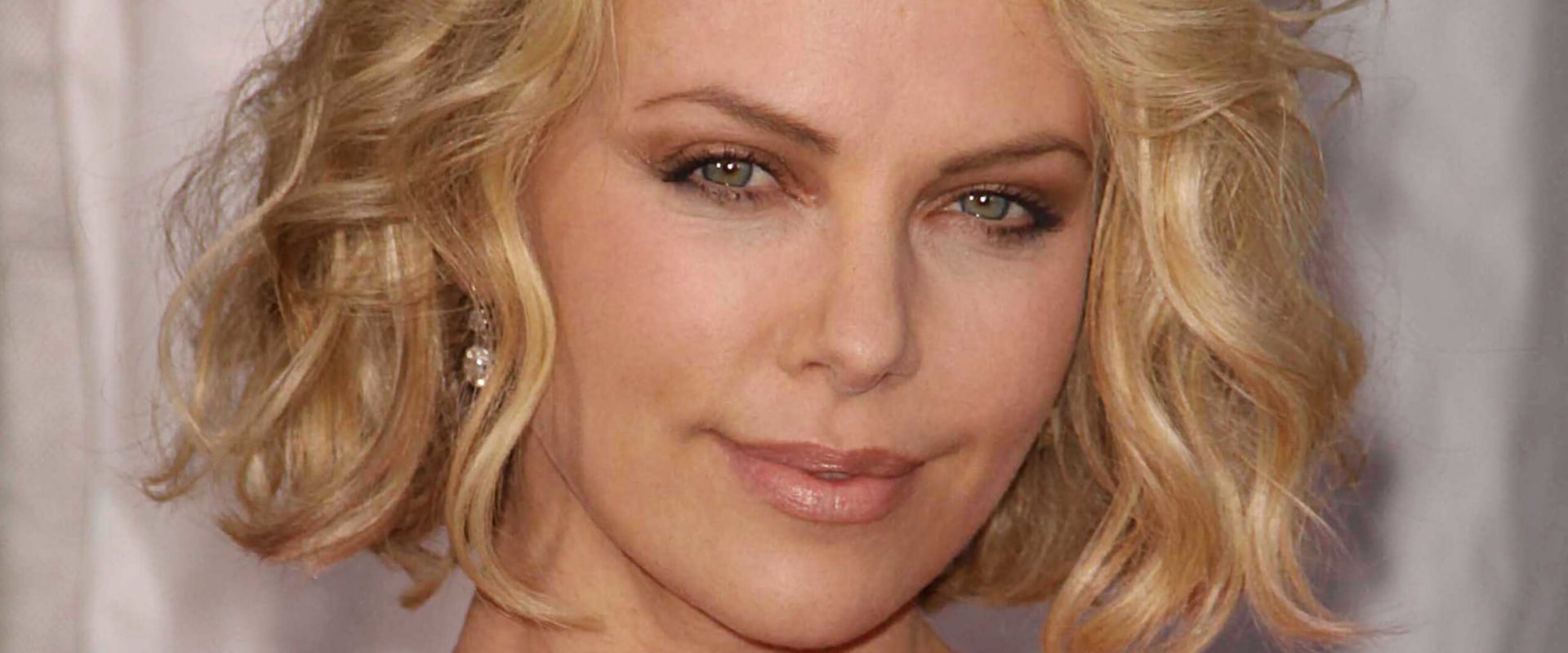 Achieving a Sleek and Polished Look with Curly Hair